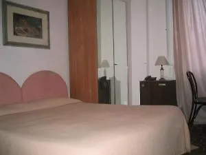 **  Hotel Il Castelletto Rome Italy